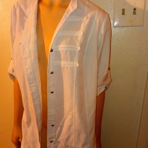 Kathy Che, White loose polyester shirt, button up - Picture 7 of 8